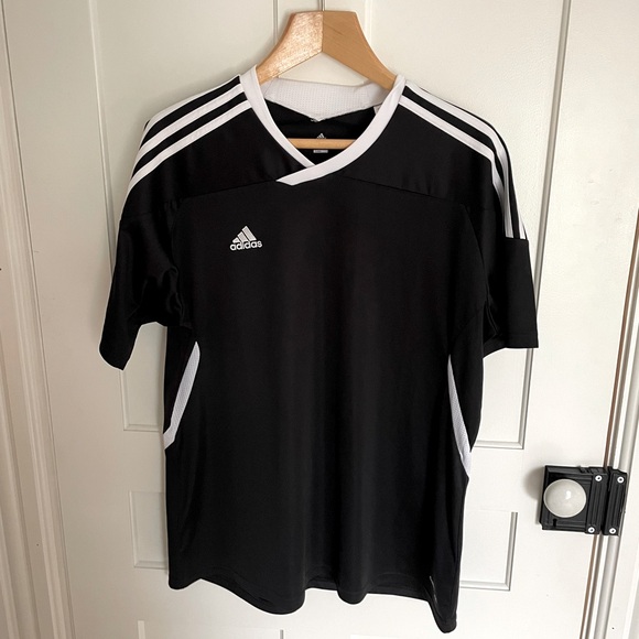 Women’s Adidas XL t-shirt - Picture 1 of 4